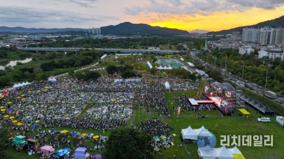 지난해 9월 광산구가 황룡친수공원 일원에서 제3회 광산뮤직온(ON)페스티벌을 개최했다. 광산뮤직온(ON)페스티벌 전경 사진.