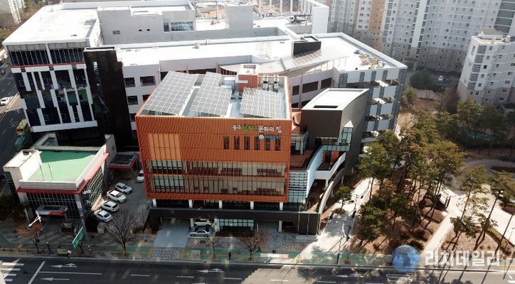 동구청소년문화의집 아름드리(관장 설영일)는 올해 생성형 AI 윤리 인식 함양 교육 프로그램 ‘T.O.P(Think, Objective, Practice)’를 운영한다.