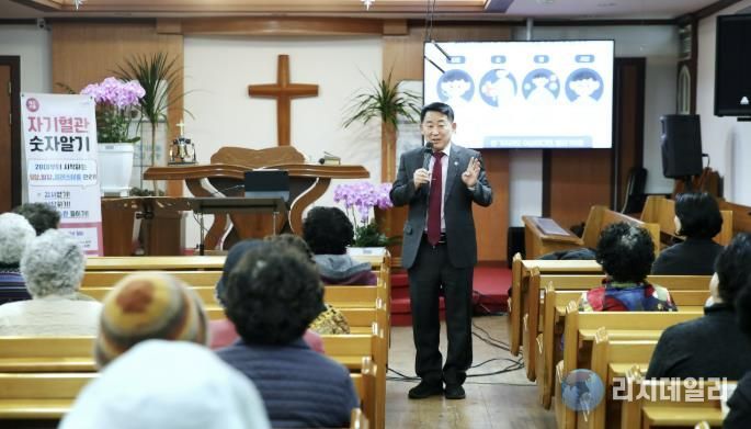 수정타운아파트 상가2층 시온침례교회에서 열린 심뇌혈관 예방 교육 장면