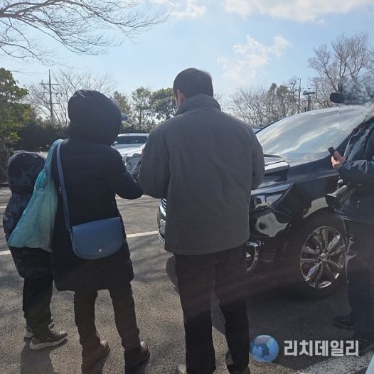 무등록 여행업자를 단속하는 모습