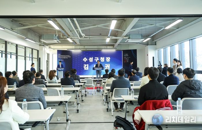 대구 수성구에 위치한 비수도권 최대 정보통신기술(ICT)/소프트웨어(SW) 집적 단지인 수성알파시티에 교육발전특구 사업의 일환으로 중점 추진한 ‘경북대학교 AI융합캠퍼스’가 지난 19일 수성알파시티 내 세중아이에스 2층에 공식 개관했다.