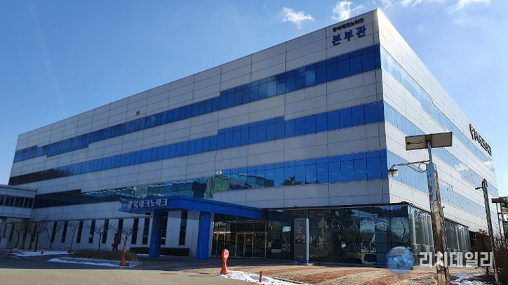 충북테크노파크 본부관 전경