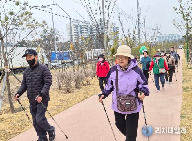 이화정센터 함께 걷기 노르딕워킹