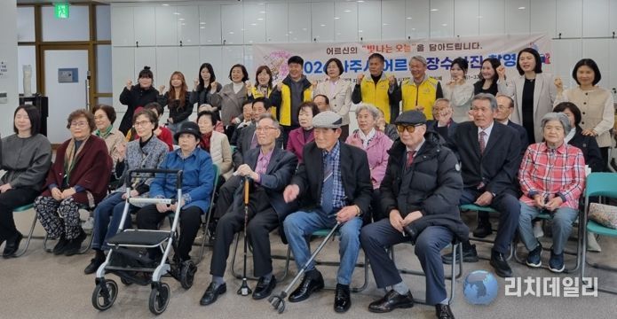 나주시가 어르신 600명을 대상으로 오는 9월까지 장수사진 촬영을 지원한다.