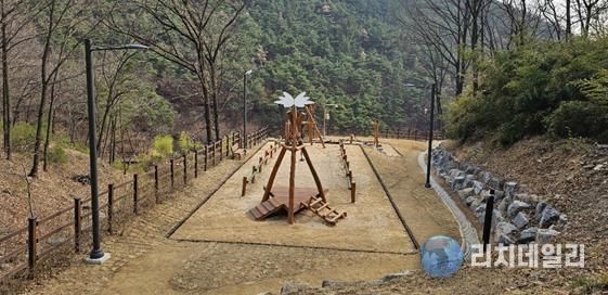 대구 동구청은 최근 대구 동구 도동 산49번지 일원 용암산성 산림휴양공원 내 숲길 정비사업을 완료했다.