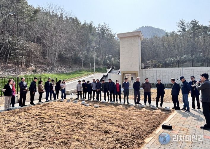 고흥군립하늘공원, 직접 보고 이해하는 시설 견학 운영 - 자연장지 사용료 및 안치 방법 설명