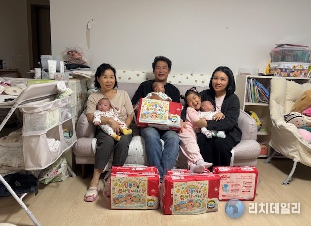 무안군 세쌍둥이 가족사진