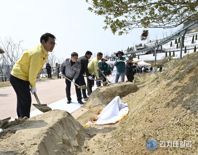 , 경찰수련원 건립 확정 ‘기념식수 및 청원 나무심기 행사’