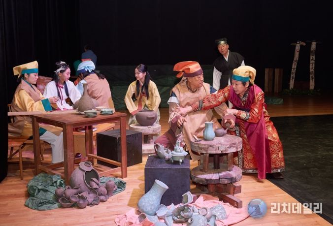극단 청자의 공연 모습