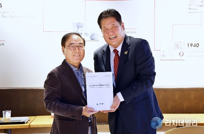 태백시, 강원특별자치도체육회장에 감사패 전달