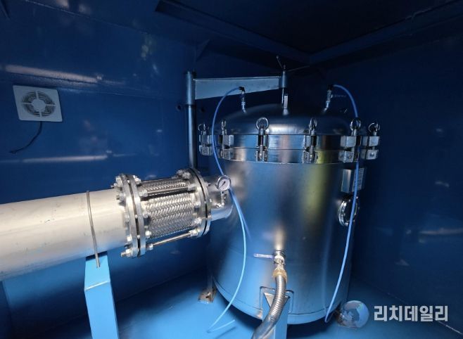 충남 계룡시는 신도안면에 상수도 정밀여과장치(위 사진)를 설치 하고 4월 2일부터 맑고 깨끗한 수돗물을 공급한다