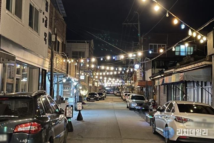 학사골목 사진(야경)