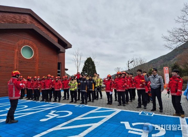진주시, 시기별 맞춤형 산불방지대책 ‘주목’ - ‘산불진화·주민 대피훈련