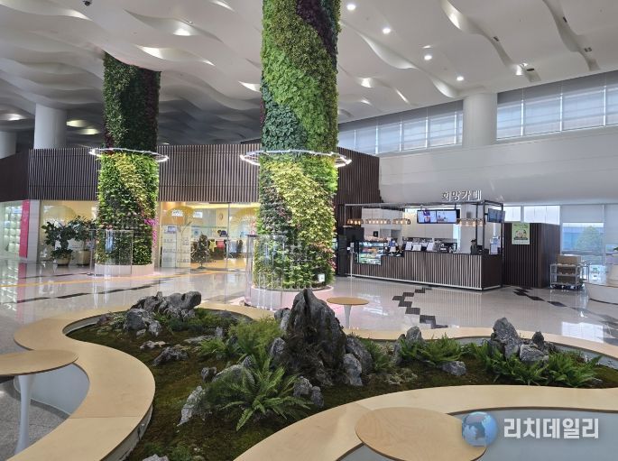 “충남도청사 실내정원에서 힐링하세요!”