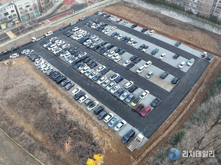 영덕동임시공영주차장 상공 모습.