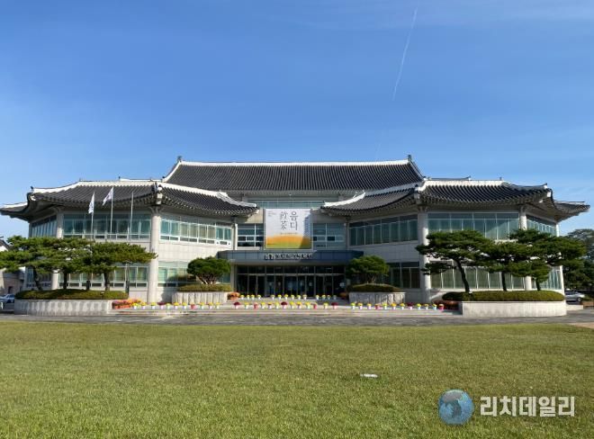 영암도기박물관 건물 외관사진