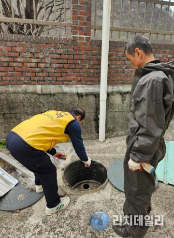 성충 전 약품으로 제거… 하수구‧물웅덩이‧정화조 등 집중 방제