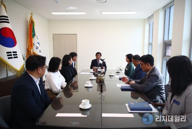 곡성군-NH농협은행 곡성군지부, 제휴카드 적립기금 전달식