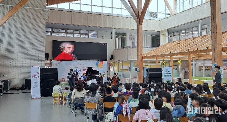 연천군, 학교로 찾아가는 클래식...'구석구석 문화 콘서트' 첫 공연 성료