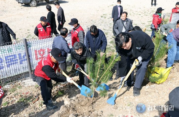 옹진군 제81회 식목일 나무심기 행사 실시