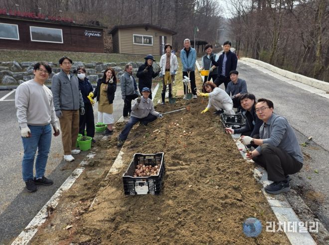충주시시설관리공단, 식목일 맞이 문성자연휴양림 꽃 식재 행사 추진